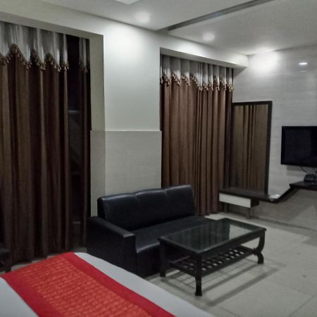 Vivah Residency Hotel Új-Delhi Kültér fotó