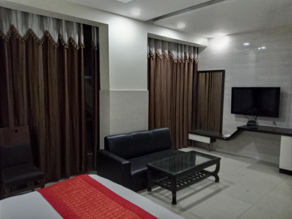 Vivah Residency Hotel Új-Delhi Kültér fotó